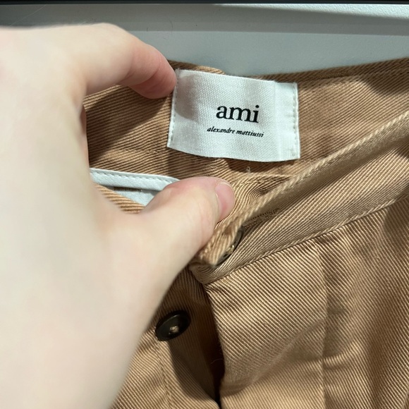 Ami oversized carrot fit trousers in beige - Picture 9 of 10